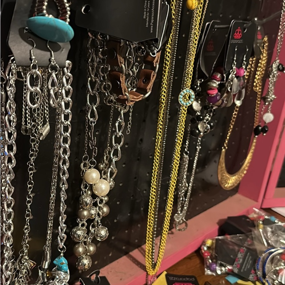 Over 100 pieces of brand new women’s jewelry